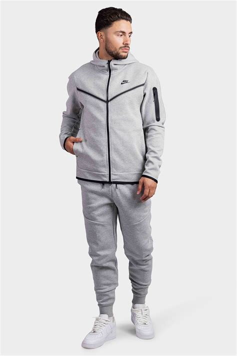 aanbieding nike trainingspak heren|nike tech trainingspak.